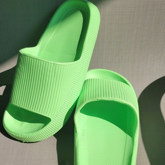 Cloud Cushion Cozi Slides Size 7.5 to 8 LNWOT - Picture 8 of 13